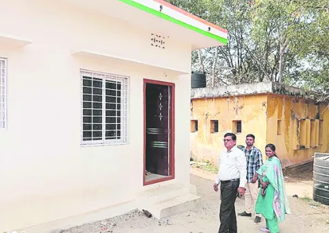 ఇళ్లు నిర్మించకుంటే రద్దు చేస్తాం