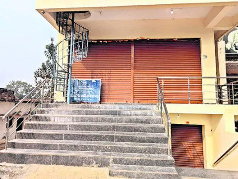 కార్యనిర్వాహక ఇంజనీర్‌ కార్యాలయానికి తాళం