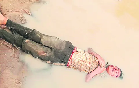 విద్యార్థి అనుమానాస్పద మృతి 