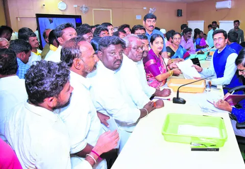 పంచాయతీలకు నిధులివ్వండి 