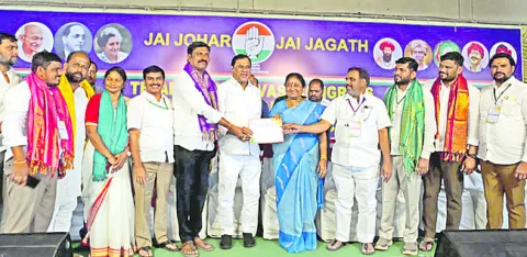 గాంధీ పేరు తీసేసి కేంద్రం తప్పు చేసింది