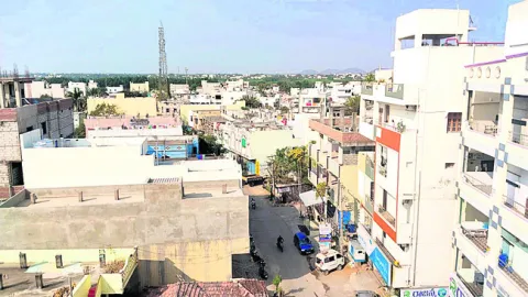 నేతల చూపు!