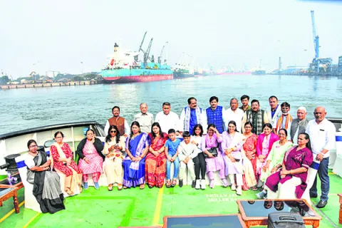 పోర్ట్‌లో పార్లమెంటరీ రైల్వే స్టాండింగ్‌ కమిటీ 