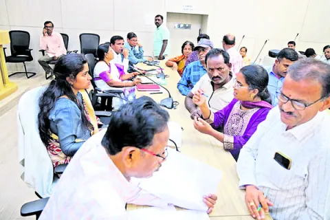 సమస్యలపై స్పందించండి