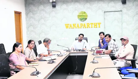 పెండింగ్‌ దరఖాస్తులు వెంటనే పరిష్కరించాలి 