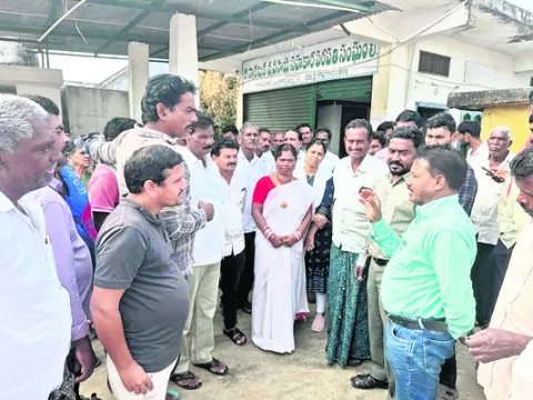 యూరియా కొరత లేదు