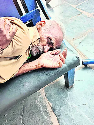 ఆర్టీసీ కాంప్లెక్స్‌లో వృద్ధుడు మృతి 