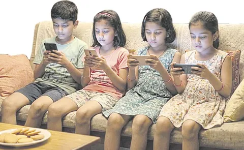 Children Addicted To Smartphones