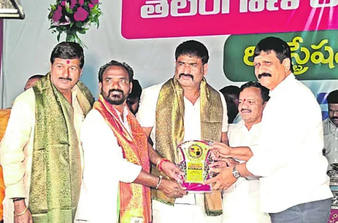 గ్రామాభివృద్ధికి కృషి చేయండి