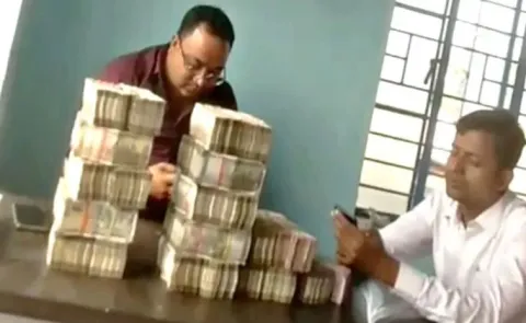 video clip purportedly showing bundles of currency notes at West Bengal
