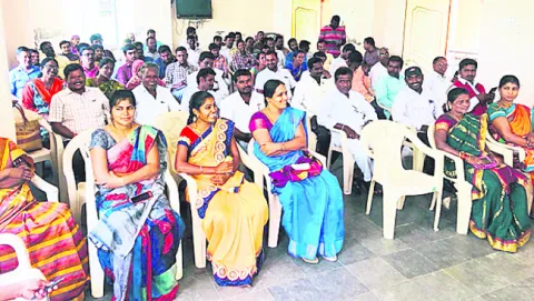 ఎవరికి చెప్పాలి?.. ఎలా చెప్పాలి?