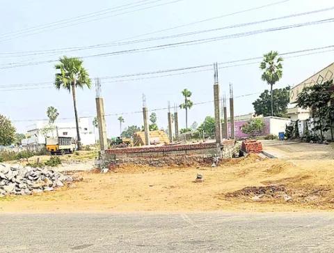 విలీన గ్రామాల్లో ఇష్టారాజ్యం