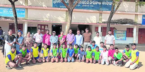 రాష్ట్రస్థాయి పోటీలకు గిరిజన విద్యార్థులు