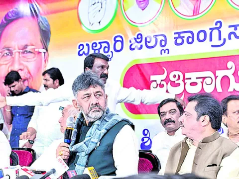 ఎక్కడైనా బ్యానర్‌ కట్టవచ్చు