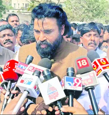 ఘర్షణ కారకులను అరెస్ట్‌ చేయాలి 
