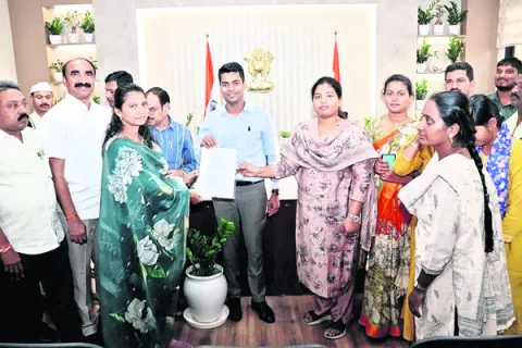 అభివృద్ధిలో కార్యదర్శులదే కీలకపాత్ర