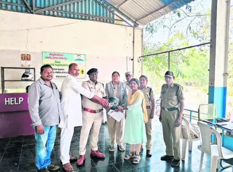 లెర్నింగ్‌ లైసెన్స్‌తో పాటు హెల్మెట్లు