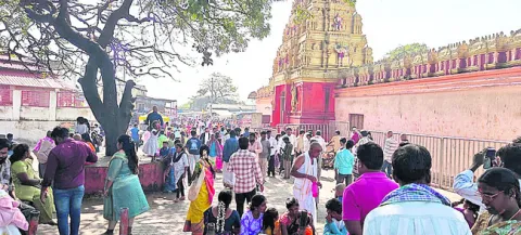 అంజన్నకు మొక్కులు