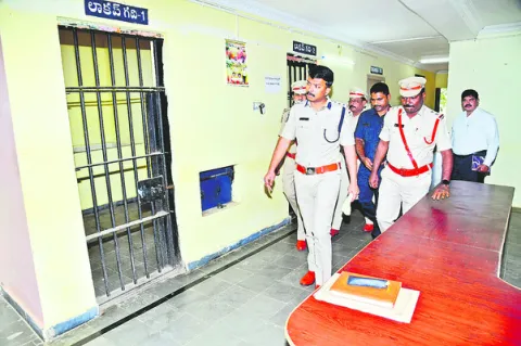 రోడ్డు ప్రమాదాల నివారణకు పటిష్ట చర్యలు