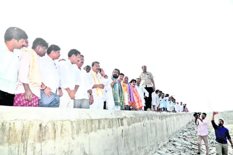 పాలమూరును ఎడారి చేసే కుట్ర 