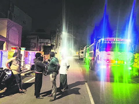 అడ్డగోలుగా అక్రమ మట్టి తవ్వకాలు 