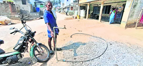 ● బొంతు.. ఎండుతోంది గొంతు 