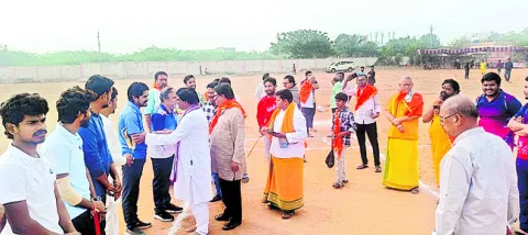 బ్రాహ్మణులు ఐక్యంగా ఉండాలి.. 