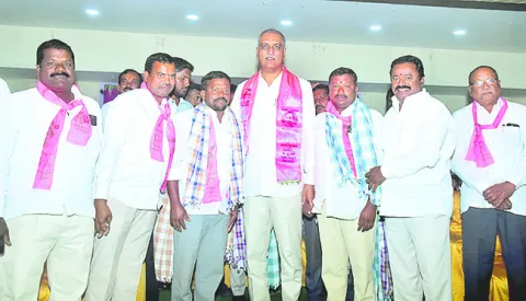రేవంత్‌ పాలనలో కంపుకొడుతున్న పల్లెలు 