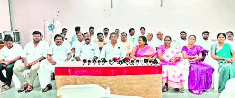 కార్యకర్తల జోలికి వస్తే సీరియల్‌ చూపిస్తాం!