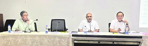 వినియోగదారులకు  నాణ్యమైన సేవలు అందించాలి 