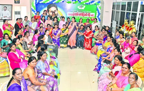 చంద్రబాబు పాలనలో మహిళలకు రక్షణ కరువు 