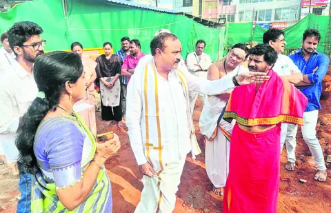 జాతర నాటికి నిర్మాణం పూర్తిచేస్తాం 