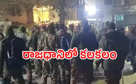 Tension in Delhis Turkman Gate after encroachment around mosque14