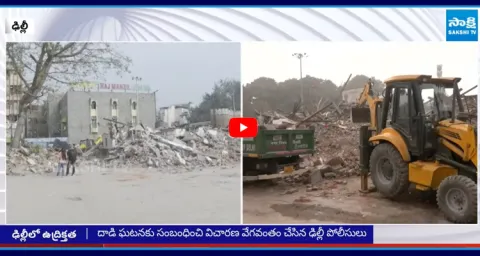  Demolitions In Delhi Locals Threw Stones at Municipal Officials and Police 2