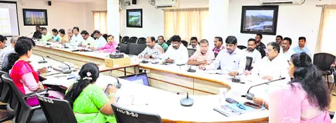 రెవెన్యూ క్లినిక్‌ అర్జీలపై తక్షణ విచారణ 