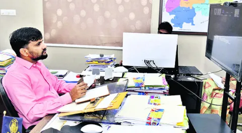 జిల్లా అంతటా బుధవారం పగలు, రాత్రి ఉష్ణోగ్రతలు తగ్గాయి. 