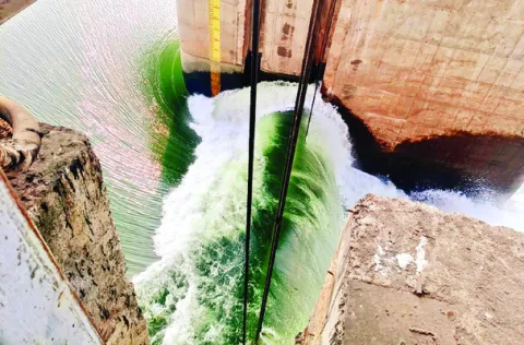 హిప్పరగి డ్యాం గేట్‌ ధ్వంసం