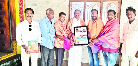 మాజీ డిప్యూటీ సీఎం బూడికి సన్మానం 