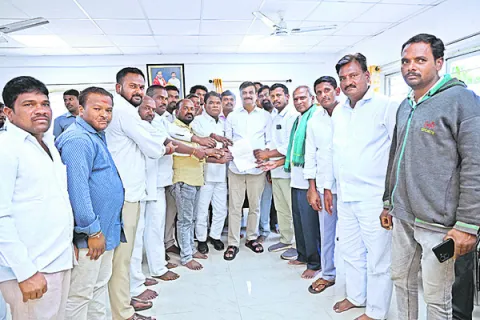 నీరివ్వకపోతే సచివాలయం ముట్టడి
