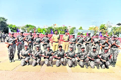 పోలీసుల పనితీరు అభినందనీయం