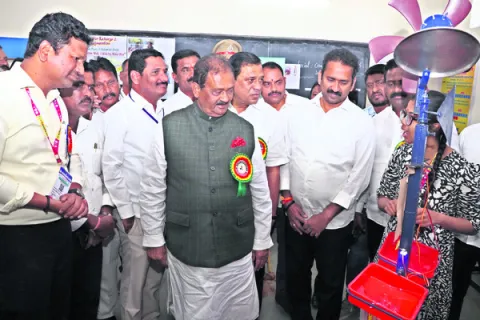 కొత్త ఆవిష్కరణలపై దృష్టి సారించాలి