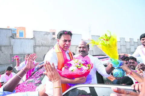 మున్సిపాలిటీల్లో బీఆర్‌ఎస్‌ను గెలిపించాలి