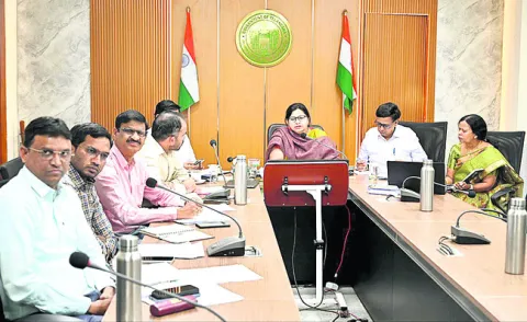 గడువులోపు ఫిర్యాదులు పరిష్కరించాలి 