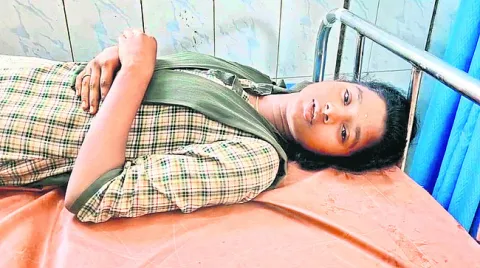 విద్యార్థినిని చితక్కొట్టిన ఉపాధ్యాయురాలు 