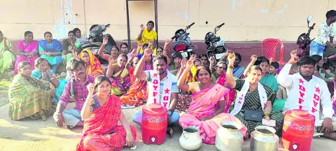 పట్టు వీడని కార్మికులు