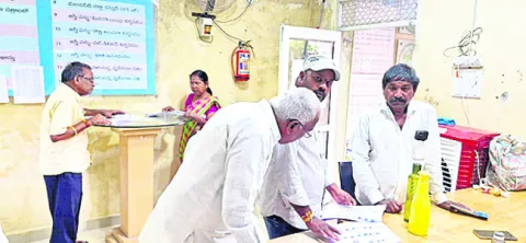 మారలే.. తొలగలే..