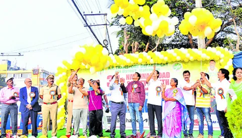 సమష్టి కృషితో రోడ్డు ప్రమాదాలు నివారిద్దాం