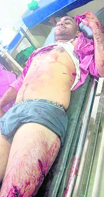 యువకుడిపై కత్తిపోట్లు