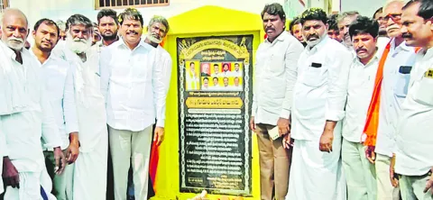 ప్రభుత్వ నిధులతో పనులు.. పచ్చ నేత ఫోజులు 