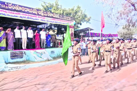 ఆరుట్ల దంపతుల చరిత్రను స్ఫూర్తిగా తీసుకోవాలి